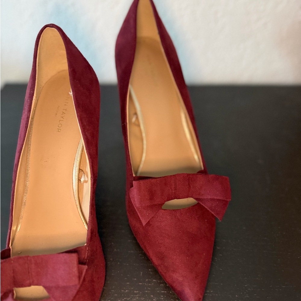 Ann Taylor Burgundy Heels with Bow Detail - Picture 4 of 9